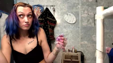 Shelby holes online show from 20, 11, 2025