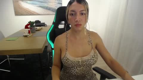 Snapshot of shellsy_hans chatting on 27, 12, 2024 Shellsy H   online show from 27, 12, 2024