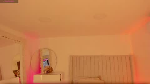 shelynna_azzul online show from 5, 5, 2026