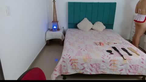 Snapshot of shenahot_ chatting on 5, 4, 2026 Shena online show from 5, 4, 2026