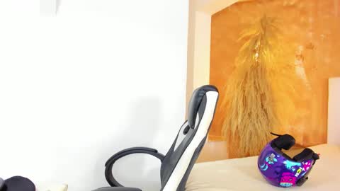 shenielxxx online show from 16, 3, 2026