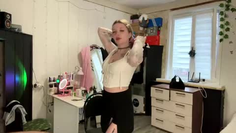 Snapshot of shenitanalepa chatting on 26, 4, 2026 Elin online show from 26, 4, 2026