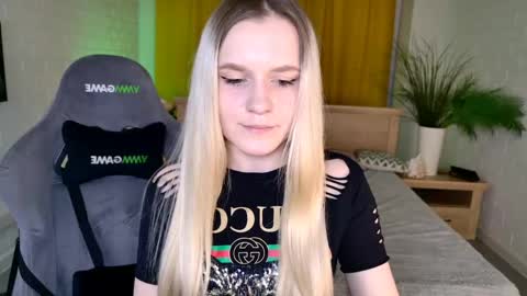 Snapshot of sherributlers chatting on 24, 4, 2026 Sweet Sherri online show from 24, 4, 2026