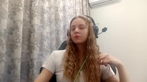 Lisa online show from 4, 12, 2025