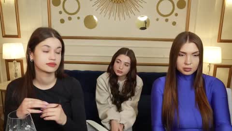 Snapshot of sheryl_elegance chatting on 12, 3, 2025 Sheryl online show from 12, 3, 2025