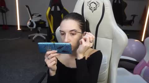 Snapshot of sheryl_elegance chatting on 4, 10, 2025 Sheryl online show from 4, 10, 2025