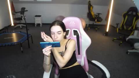 Snapshot of sheryl_elegance chatting on 8, 10, 2025 Sheryl online show from 8, 10, 2025