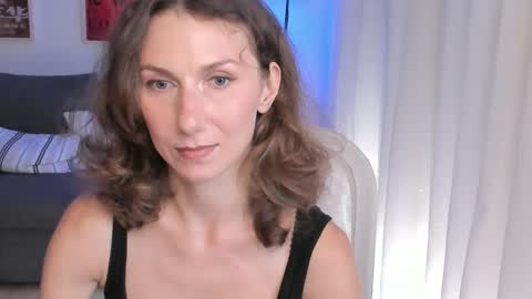 shesleepsnaked online show from 17, 10, 2025