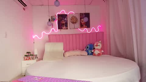 Snapshot of sheyla_vegas chatting on 23, 10, 2025 sheyla_vegas online show from 23, 10, 2025