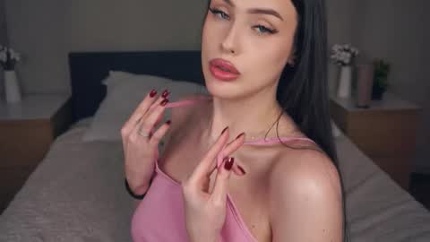 Snapshot of shilahillebrano chatting on 27, 11, 2025 Mia online show from 27, 11, 2025