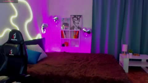 Snapshot of shiny_lisss chatting on 25, 4, 2026 Lisa online show from 25, 4, 2026