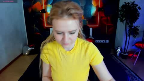 Snapshot of shiny_lisss chatting on 29, 4, 2026 Lisa online show from 29, 4, 2026