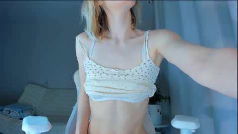 Snapshot of showmejenny chatting on 7, 3, 2026 jennywoody online show from 7, 3, 2026