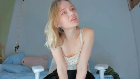 Snapshot of showmejenny chatting on 27, 3, 2026 jennywoody online show from 27, 3, 2026