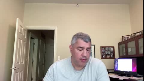 Snapshot of showmet chatting on 8, 9, 2025 Chicago Guy online show from 8, 9, 2025