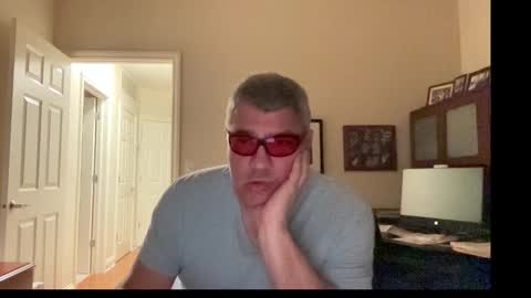 Snapshot of showmet chatting on 29, 10, 2025 Chicago Guy online show from 29, 10, 2025