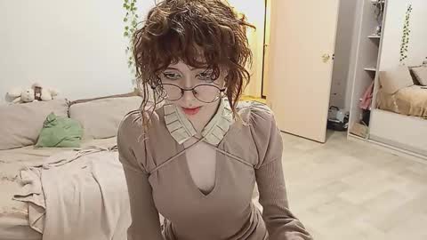 Snapshot of shushencii chatting on 27, 10, 2025 Aria online show from 27, 10, 2025