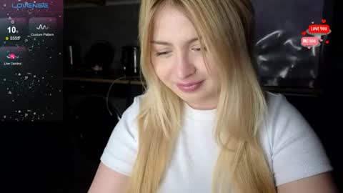 Snapshot of shy_blondiee chatting on 5, 5, 2026 Molly online show from 5, 5, 2026