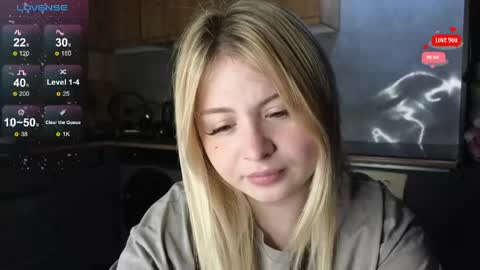 Snapshot of shy_blondiee chatting on 17, 5, 2026 Molly online show from 17, 5, 2026