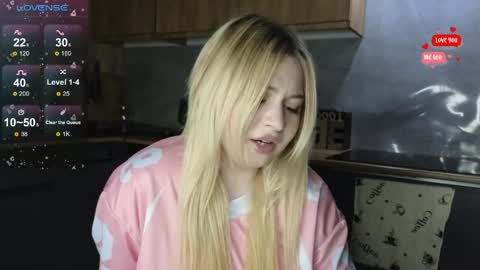 Snapshot of shy_blondiee chatting on 23, 5, 2026 Molly online show from 23, 5, 2026