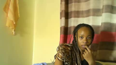 Snapshot of shy_gall chatting on 6, 11, 2025 Noirsirenn online show from 6, 11, 2025