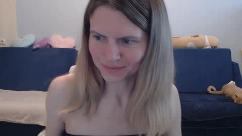 Snapshot of shy_moony chatting on 23, 4, 2026 just Alex online show from 23, 4, 2026