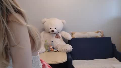 Snapshot of shy_moony chatting on 12, 6, 2026 just Alex online show from 12, 6, 2026