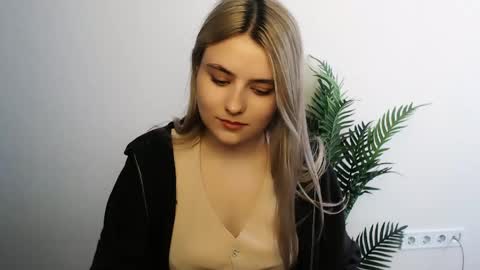 Snapshot of shy_sabrina_ chatting on 13, 4, 2026 shy_sabrina_ online show from 13, 4, 2026