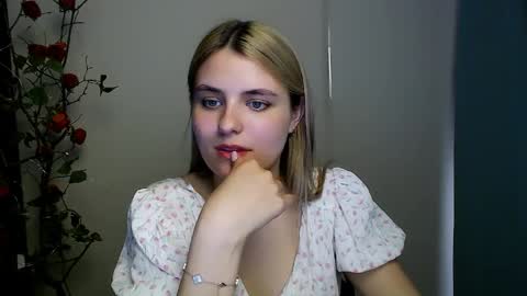 Snapshot of shy_sabrina_ chatting on 17, 4, 2026 shy_sabrina_ online show from 17, 4, 2026