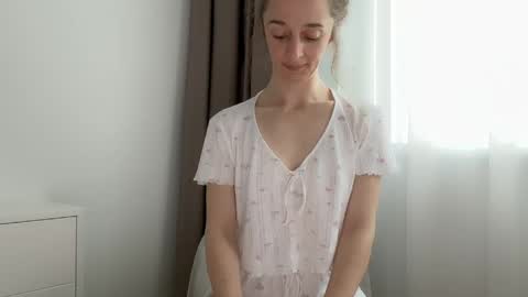 Snapshot of shy_schoolgirl_ chatting on 8, 5, 2026 shy_schoolgirl_ online show from 8, 5, 2026