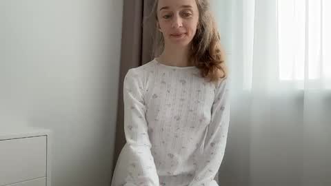 Snapshot of shy_schoolgirl_ chatting on 9, 5, 2026 shy_schoolgirl_ online show from 9, 5, 2026