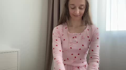 Snapshot of shy_schoolgirl_ chatting on 23, 5, 2026 shy_schoolgirl_ online show from 23, 5, 2026