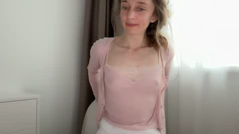 Snapshot of shy_schoolgirl_ chatting on 15, 6, 2026 shy_schoolgirl_ online show from 15, 6, 2026