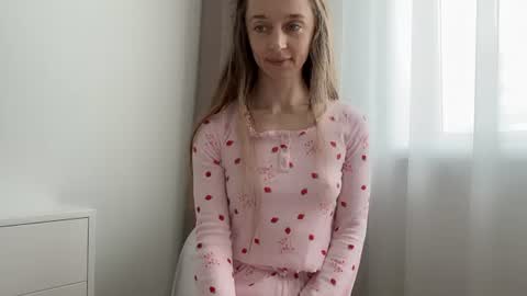 Snapshot of shy_schoolgirl_ chatting on 17, 6, 2026 shy_schoolgirl_ online show from 17, 6, 2026