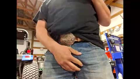 Snapshot of shyguycurious5 chatting on 30, 10, 2025 shyguycurious5 online show from 30, 10, 2025