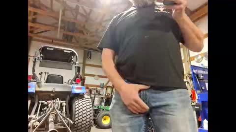 Snapshot of shyguycurious5 chatting on 10, 11, 2025 shyguycurious5 online show from 10, 11, 2025