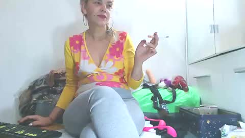 Shyhotsquirt online show from 9, 2, 2025