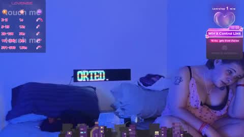Snapshot of shyohiogirl chatting on 1, 4, 2026 Hippie online show from 1, 4, 2026