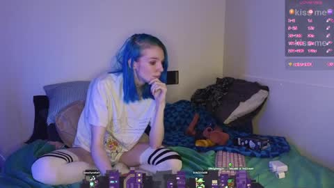 Snapshot of shyohiogirl chatting on 13, 4, 2026 Hippie online show from 13, 4, 2026