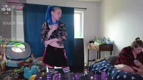 Snapshot of shyohiogirl chatting on 29, 4, 2026 Hippie online show from 29, 4, 2026