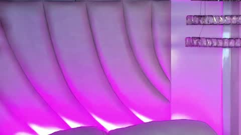 Snapshot of siara_lewis_ chatting on 20, 5, 2026 Siara and Zoe tattoo online show from 20, 5, 2026