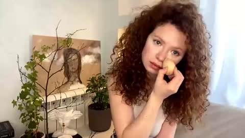 Snapshot of sibylevans chatting on 19, 6, 2026 Kelly online show from 19, 6, 2026