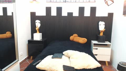 SIENNA  online show from 17, 4, 2026