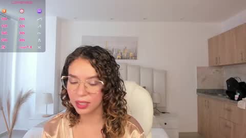 Snapshot of sienna_luxor chatting on 24, 5, 2026 siiena online show from 24, 5, 2026