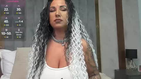 Snapshot of sierra_quinn chatting on 23, 12, 2025 Sierra online show from 23, 12, 2025