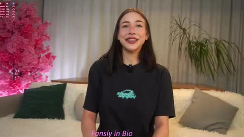 Snapshot of signehinz chatting on 12, 10, 2025 Eva online show from 12, 10, 2025