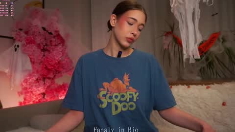 Snapshot of signehinz chatting on 28, 10, 2025 Eva online show from 28, 10, 2025