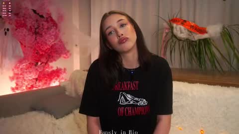 Snapshot of signehinz chatting on 31, 10, 2025 Eva online show from 31, 10, 2025