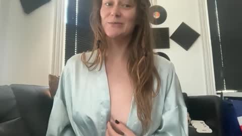 Snapshot of silkwilde chatting on 24, 4, 2026 silkwilde online show from 24, 4, 2026