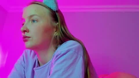 Mila online show from 27, 10, 2025